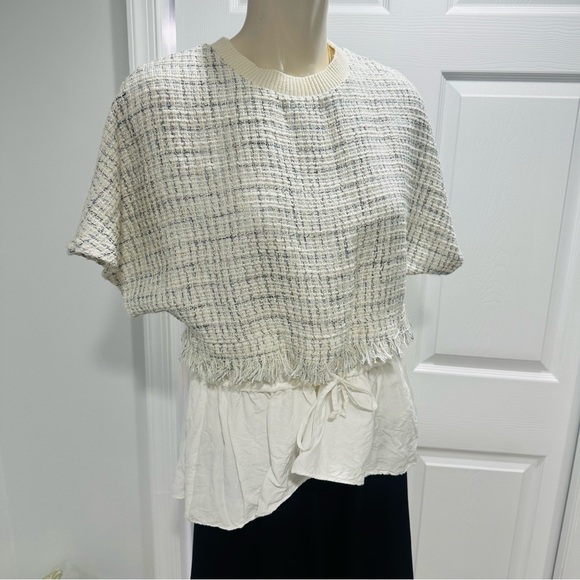 Zara Tops - Zara Cream and White Textured Crop Top size 5